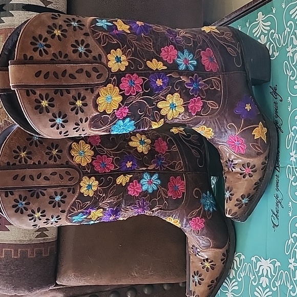 Lane !!Gorgeous!! Daisy Queen Western Boots, Size 9B - Picture 3 of 13